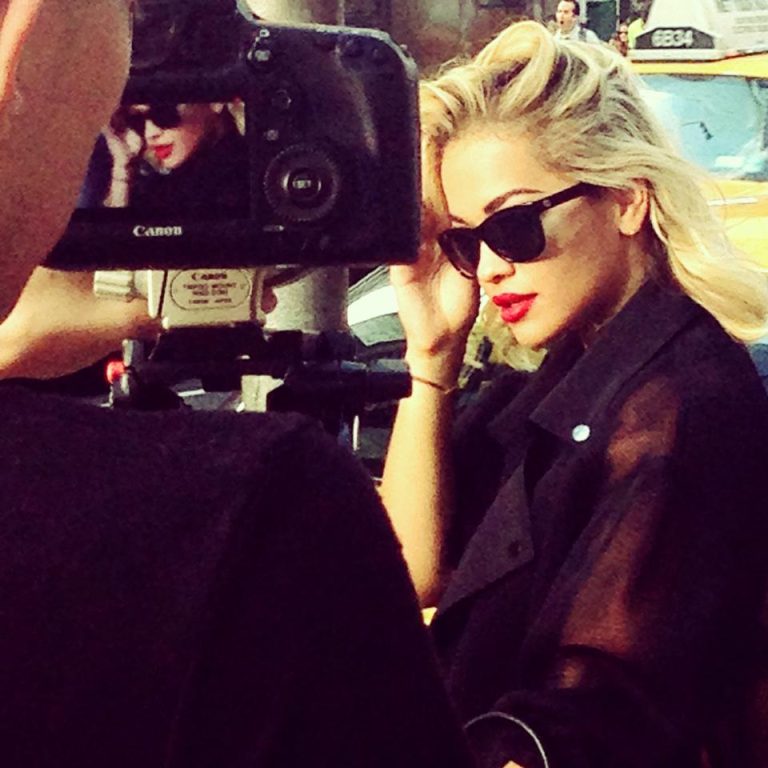 Rita Ora ist das neue Gesicht für DKNY