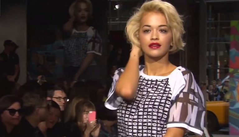 DKNY: Rita Ora gibt Laufsteg-Debüt auf der New York Fashion Week