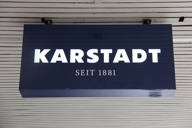 Karstadt ist seit mehr als 130 Jahren ein fester Bestandteil der deutschen Modeindustrie Foto: Flickr / blu-news.org