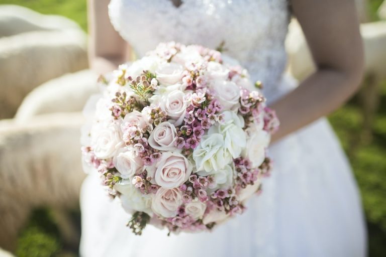 Brautstrauß: Einfache Blumen oder ein echtes Accessoire?